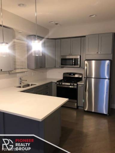 Main picture of 2710 N Wayne Ave