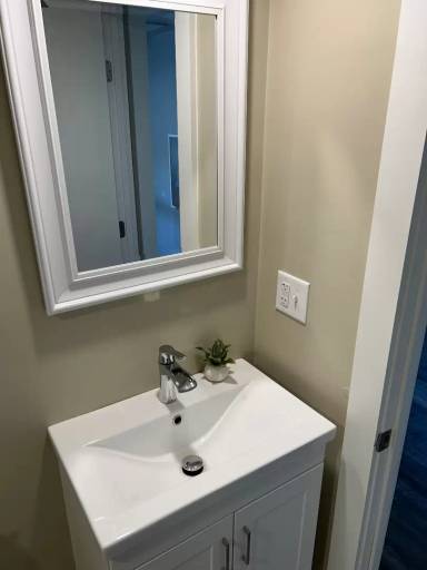 Main picture of 605 W 11th St