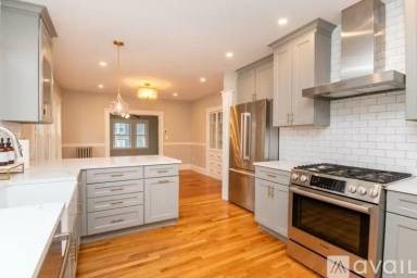 Main picture of 22 Saranac St