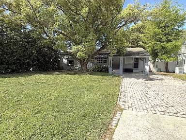 Main picture of 3000 Knollwood Cir
