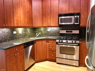 Main picture of 622-26 W Roscoe St