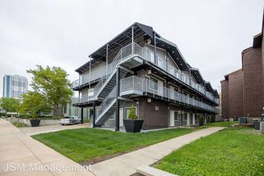 Main picture of 105 E Green St