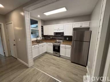 Main picture of 330 W Jefferson St