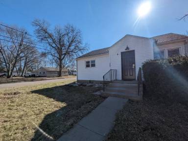 Main picture of 130 13th Ave E