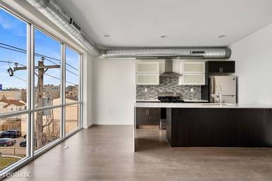 Main picture of 634 W Jefferson St