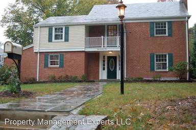 Main picture of 301 E Broad St