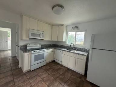 Main picture of 2976 Wright St