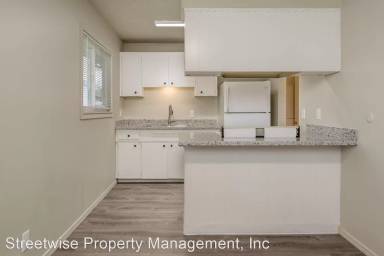 Main picture of 2705 SE Courtney Ave