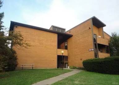 Main picture of 579 Village Blvd N