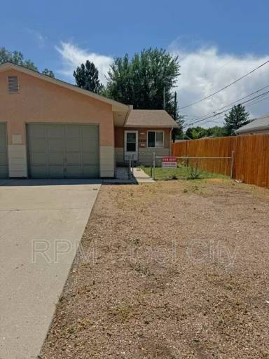 Main picture of 1610 W Summit Ave