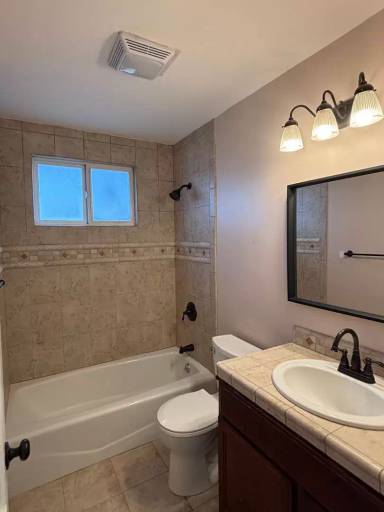 Main picture of 427 E 229th Pl
