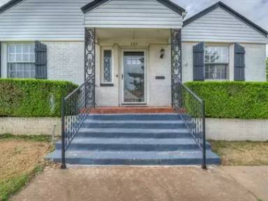 Main picture of 720 NW 46th St