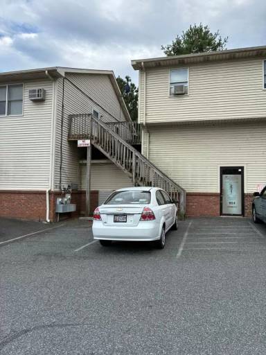 Main picture of 933 Pulaski Hwy