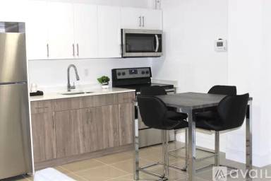 Main picture of 971 W Flagler St