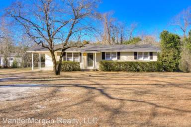 Main picture of 460 E Boundary St