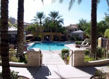 Main picture of Franks on Shea