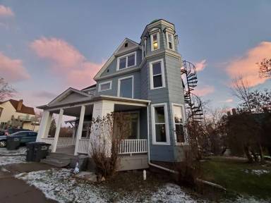 Main picture of 1814 E Superior St