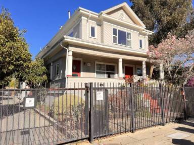 Main picture of 600 32nd St