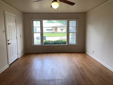 Main picture of 1606 S 37th St