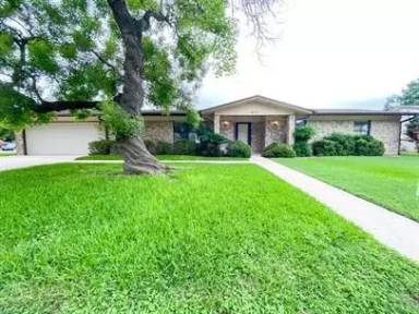 Main picture of 610 Creek Dr