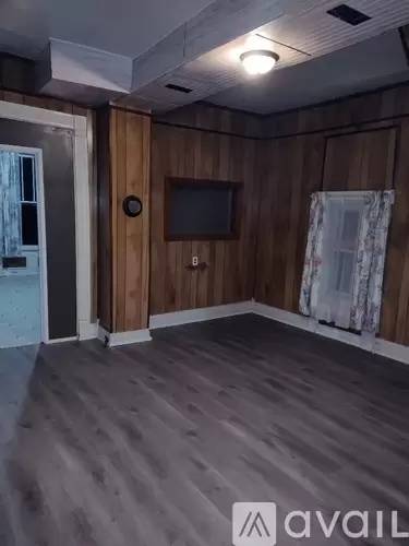Main picture of 360 W Washington St