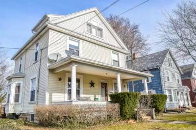Main picture of 413 W Maple St