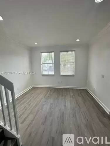 Main picture of 15789 SW 41st St