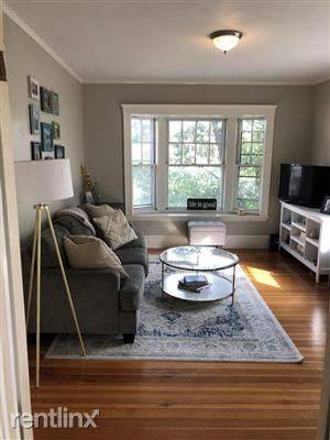 Main picture of 452 Broadway