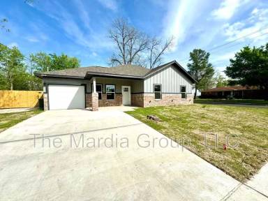 Main picture of 3415 Henderson St