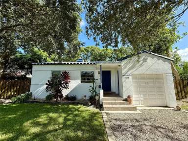 Main picture of 1102 NE 116th St