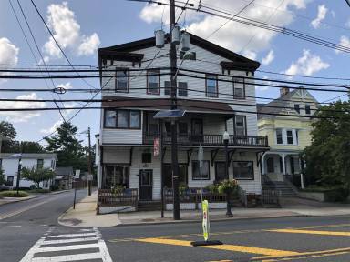 Main picture of 2661 Main St
