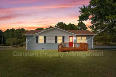 Main picture of 555 Harris Dr