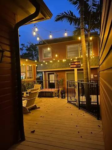 Main picture of 705 W Bay St
