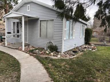 Main picture of 225 River St
