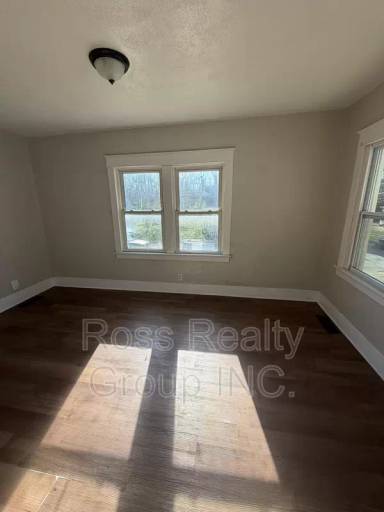Main picture of 1808 Bigelow St