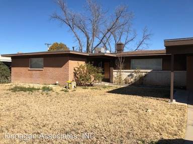 Main picture of 1404 N Country Club Cir