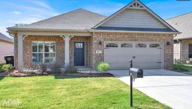 Main picture of 1817 Shadowbrook Ln