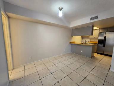 Main picture of 5221 W Lynwood St