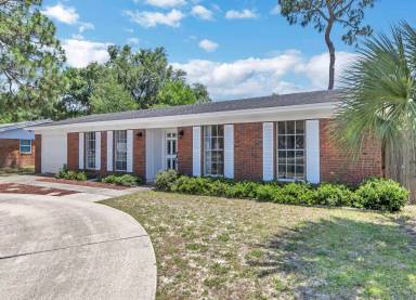 Main picture of 702 Mayflower Ave