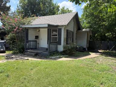 Main picture of 2415 Clay Ave