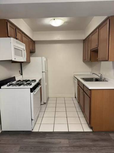 Main picture of 2131 N Summit Ave