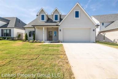 Main picture of 524 E 126th St S