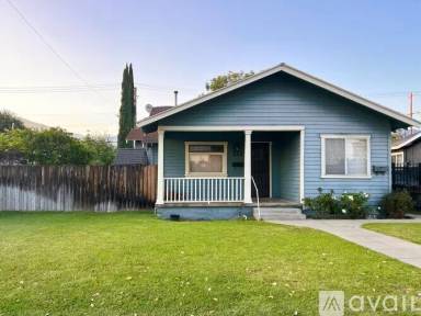 Main picture of 323 W Walnut Ave