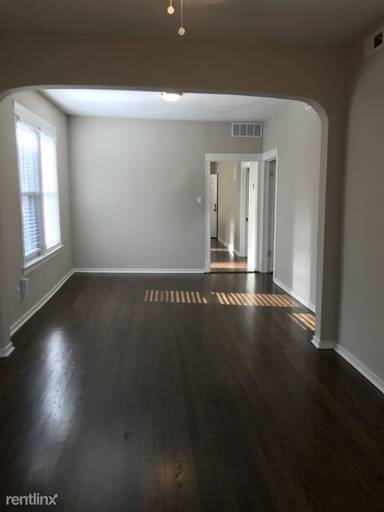 Main picture of 2930 N Sacramento Ave