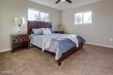 Main picture of 8871 Kelburn Ave