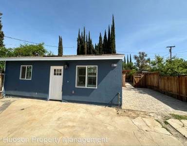 Main picture of 903 W Olive Ave