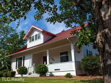 Main picture of 2055 S 6th St