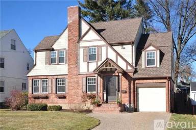 Main picture of 32 Ellsworth Rd