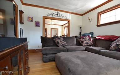 Main picture of 525 Tremont Ave