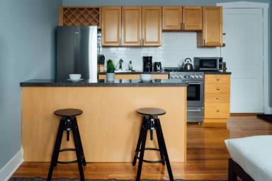 Main picture of 1617 W Belmont Ave